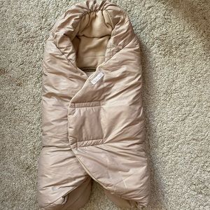 ❌❌❌sold❌❌❌7A.M. Enfant Nido Quilted car seat wrap